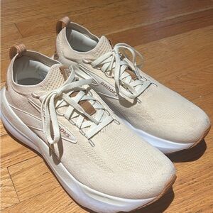 Women’s Brooks Stealthfit Size 8.5